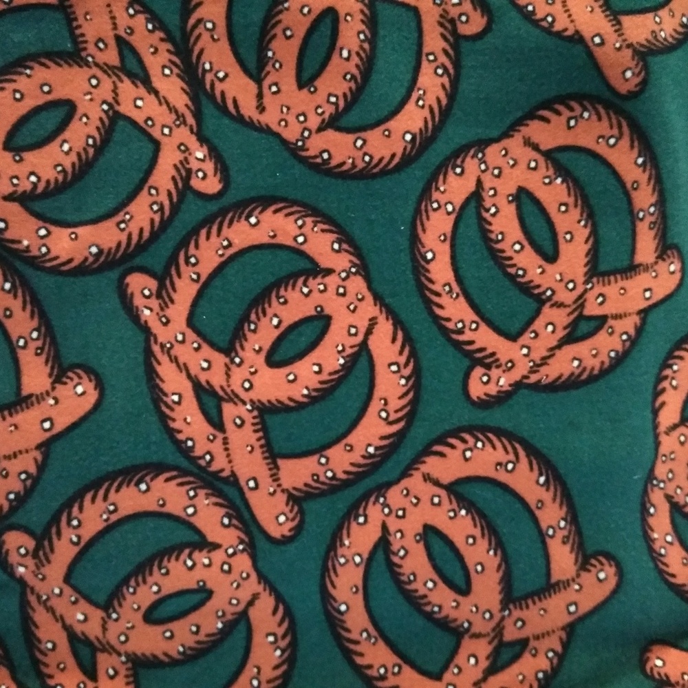 Lularoe Tall and Curvy Pretzels Leggings